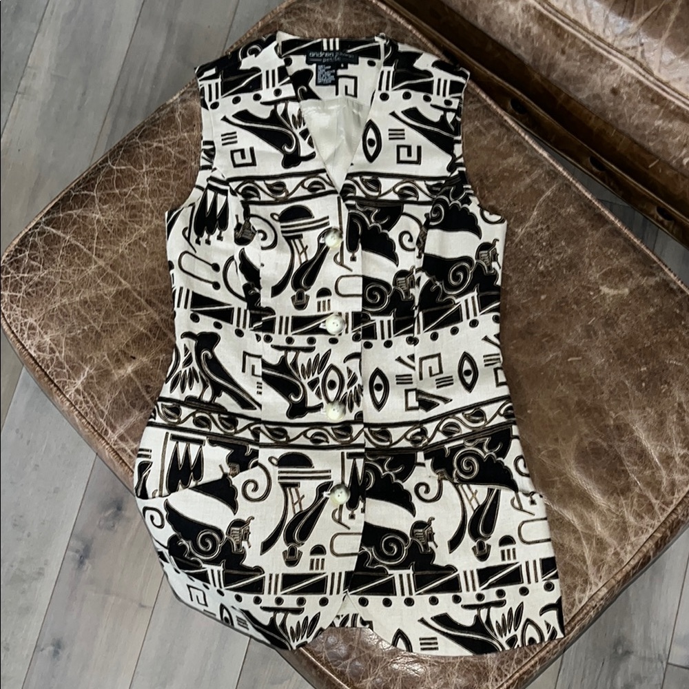 Black and White Patterned Women's Top